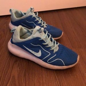 Blue Nike training Sneakers
